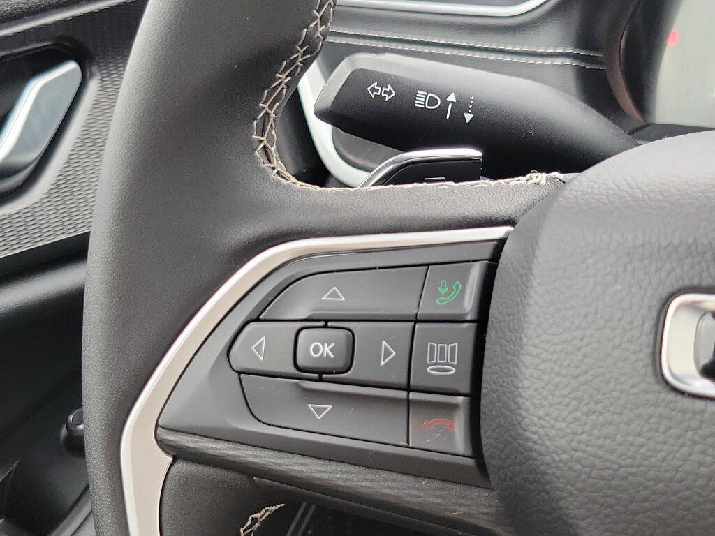 used 2025 Jeep Grand Cherokee car, priced at $33,995