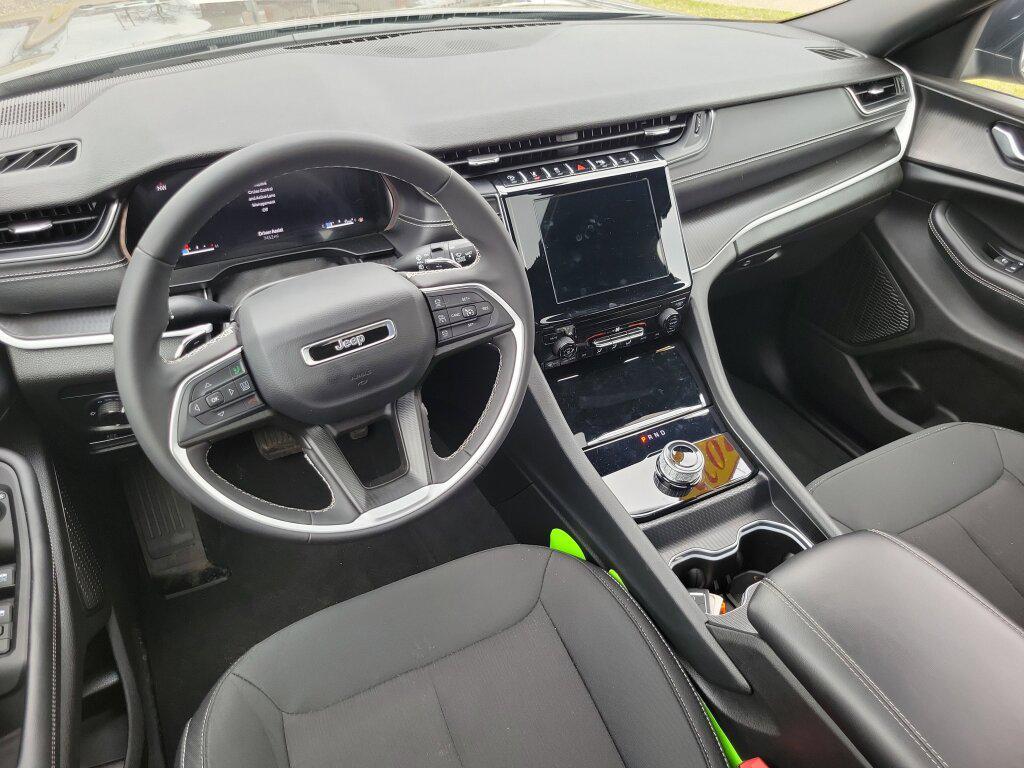 used 2025 Jeep Grand Cherokee car, priced at $33,995