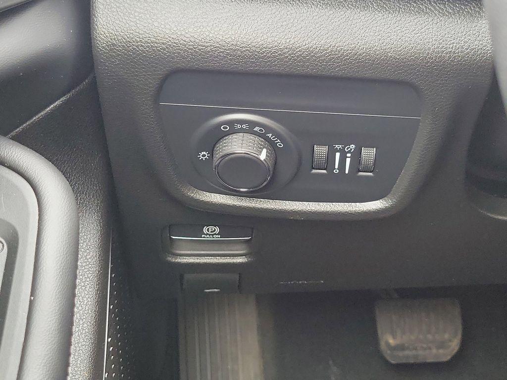 used 2025 Jeep Grand Cherokee car, priced at $30,995