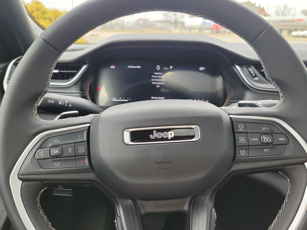 used 2025 Jeep Grand Cherokee car, priced at $33,995
