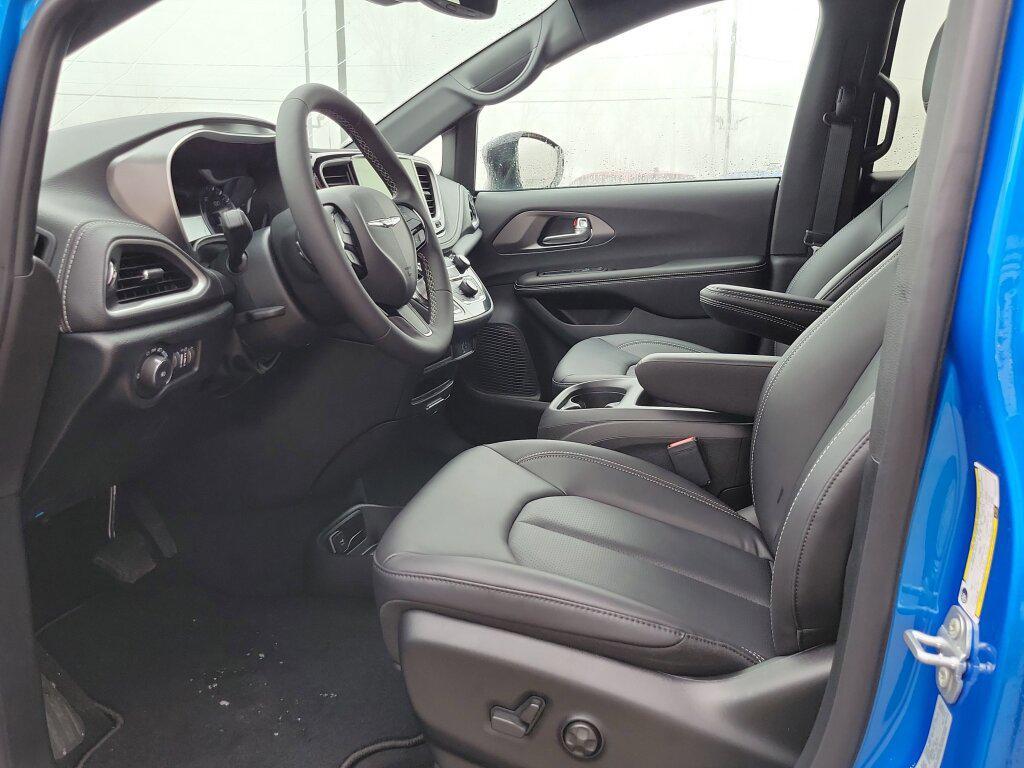 new 2026 Chrysler Pacifica car, priced at $44,695