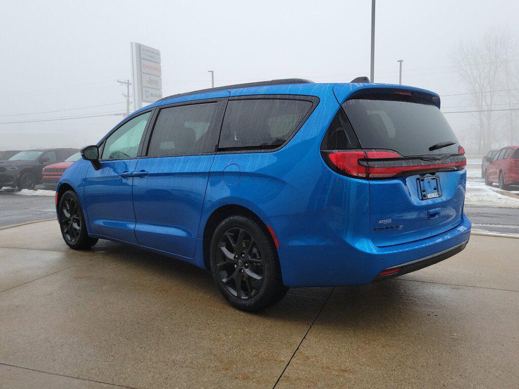 new 2026 Chrysler Pacifica car, priced at $44,695
