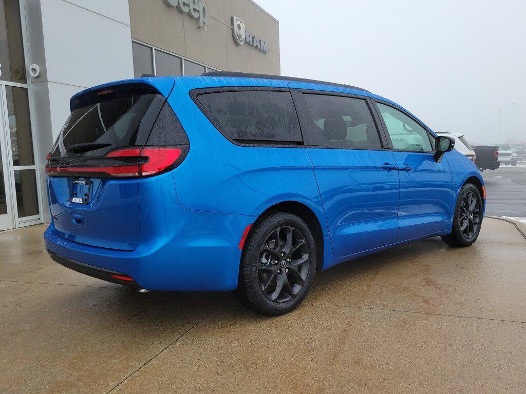 new 2026 Chrysler Pacifica car, priced at $44,695