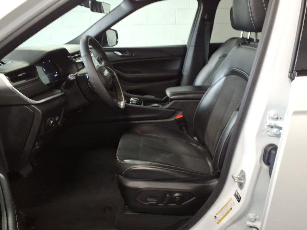 used 2025 Jeep Grand Cherokee car, priced at $34,996