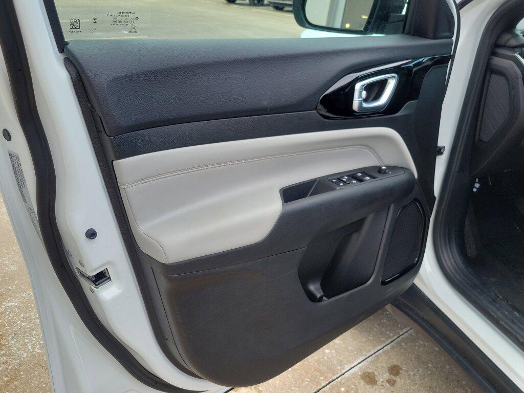 used 2025 Jeep Compass car, priced at $25,996