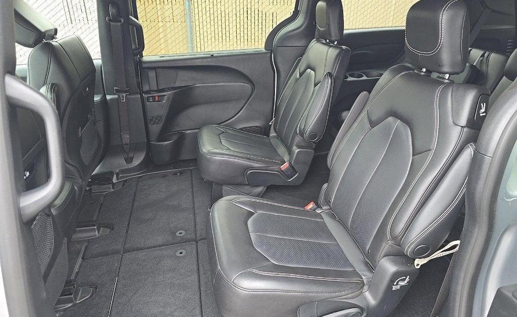 used 2023 Chrysler Pacifica car, priced at $30,996