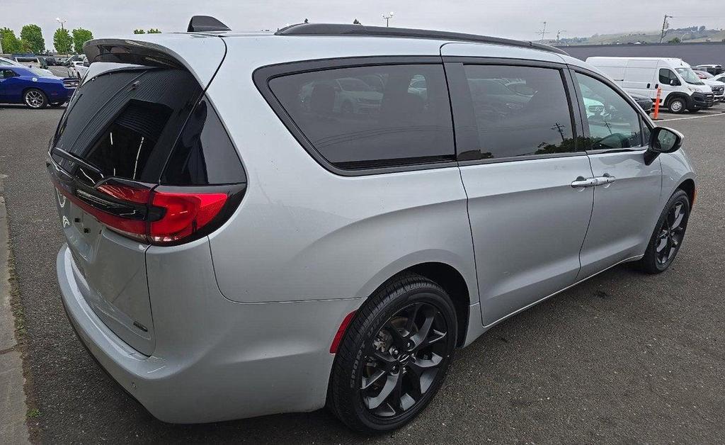 used 2023 Chrysler Pacifica car, priced at $30,996
