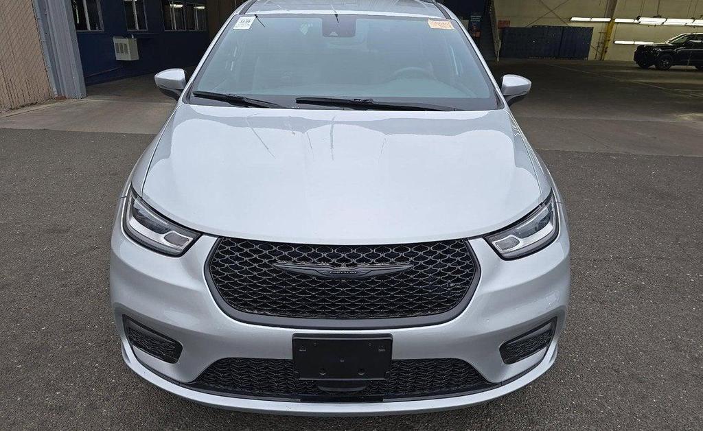 used 2023 Chrysler Pacifica car, priced at $30,996