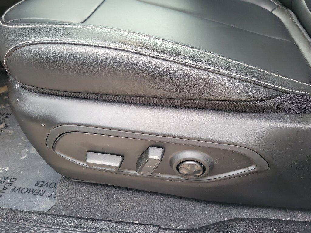 used 2024 Jeep Grand Cherokee car, priced at $37,992