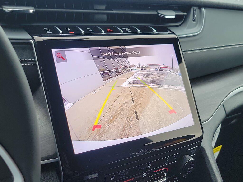 used 2024 Jeep Grand Cherokee car, priced at $37,992