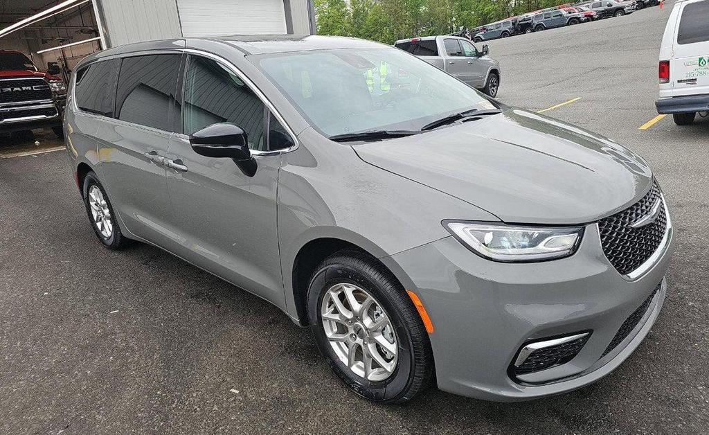 used 2025 Chrysler Pacifica car, priced at $35,996