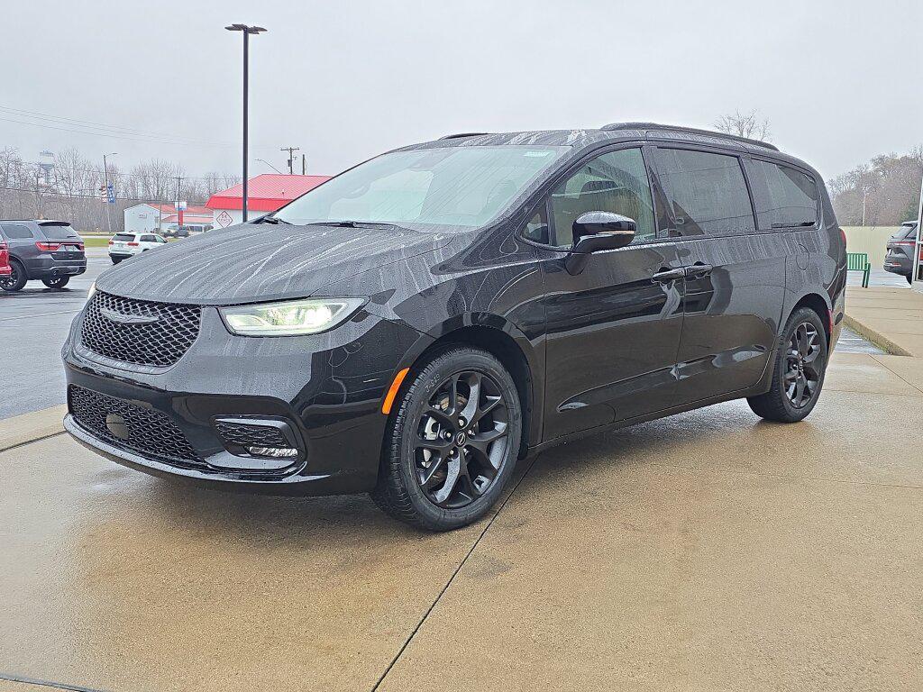 new 2026 Chrysler Pacifica car, priced at $40,895