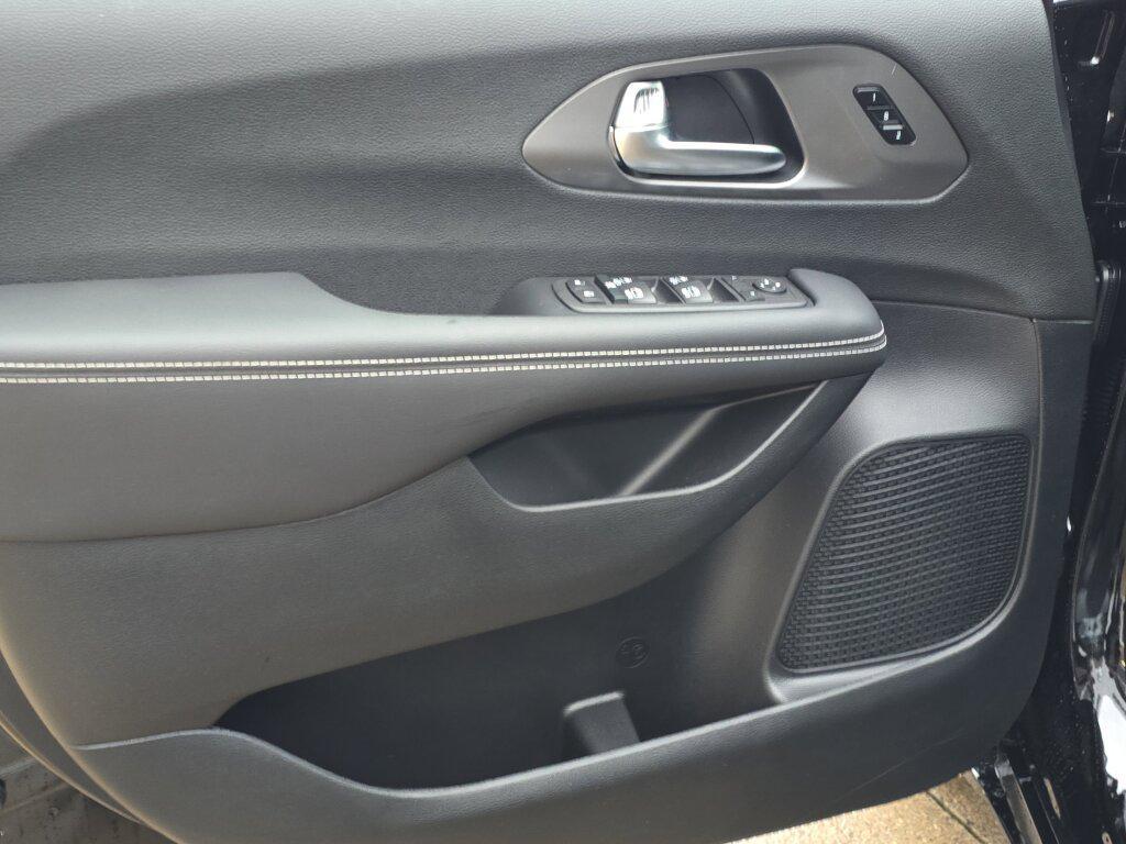 new 2026 Chrysler Pacifica car, priced at $40,895