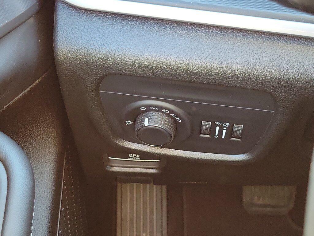 used 2024 Jeep Grand Cherokee car, priced at $30,992