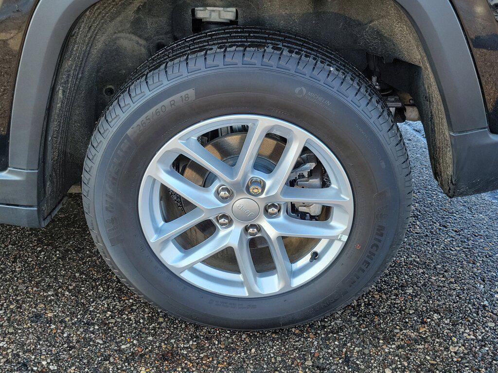 used 2024 Jeep Grand Cherokee car, priced at $30,992