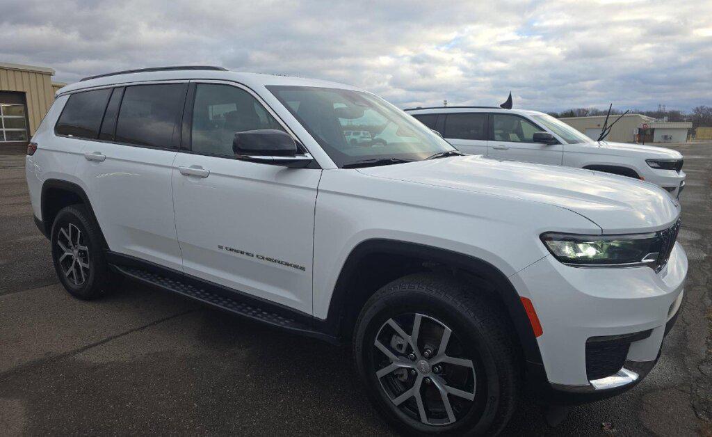 used 2025 Jeep Grand Cherokee L car, priced at $38,992