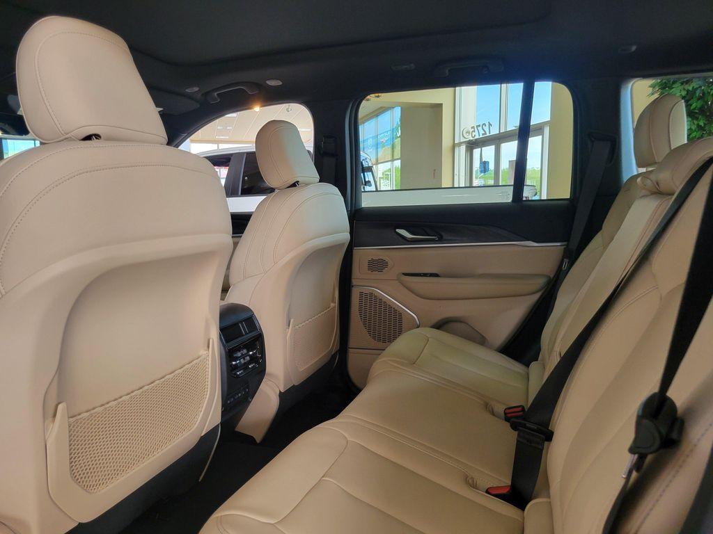 new 2026 Jeep Grand Cherokee car, priced at $43,595