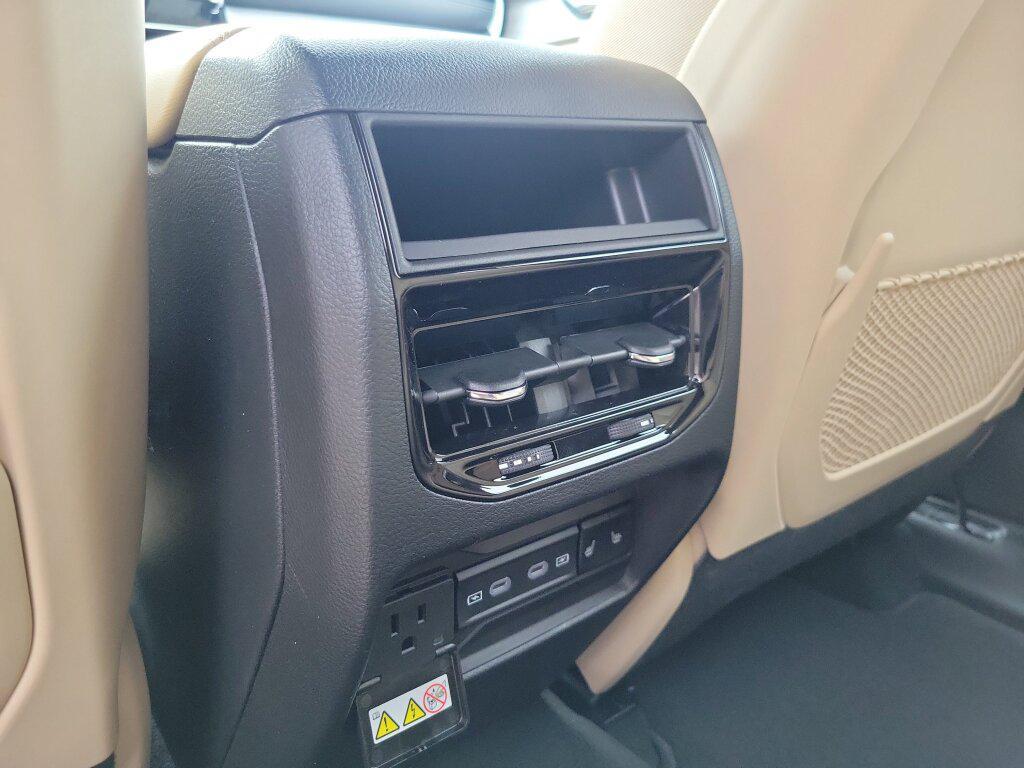 new 2026 Jeep Grand Cherokee car, priced at $45,295