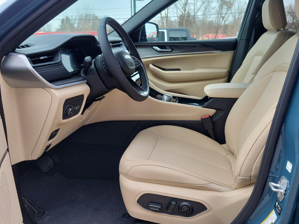 new 2026 Jeep Grand Cherokee car, priced at $45,295