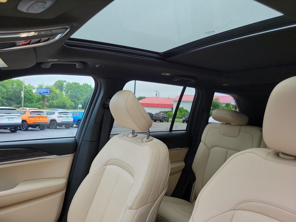 new 2026 Jeep Grand Cherokee car, priced at $42,895