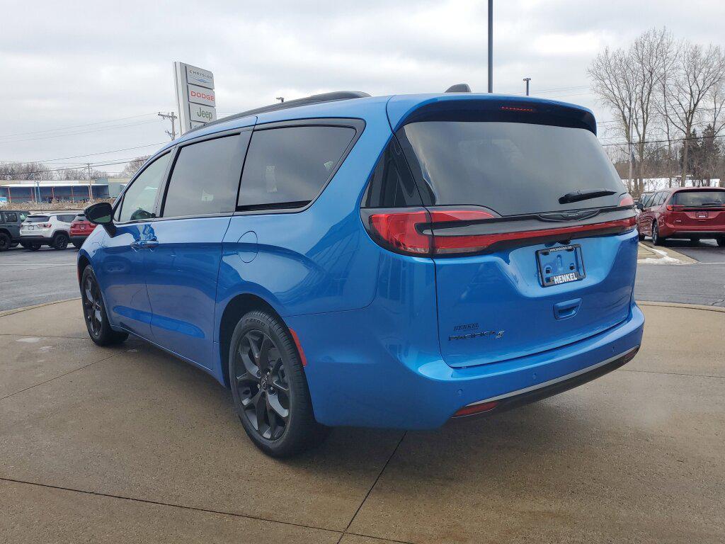 new 2026 Chrysler Pacifica car, priced at $41,795