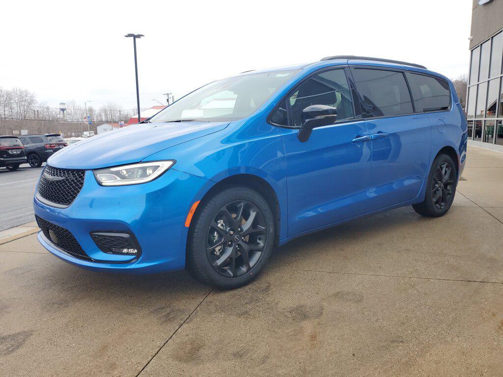 new 2026 Chrysler Pacifica car, priced at $41,795