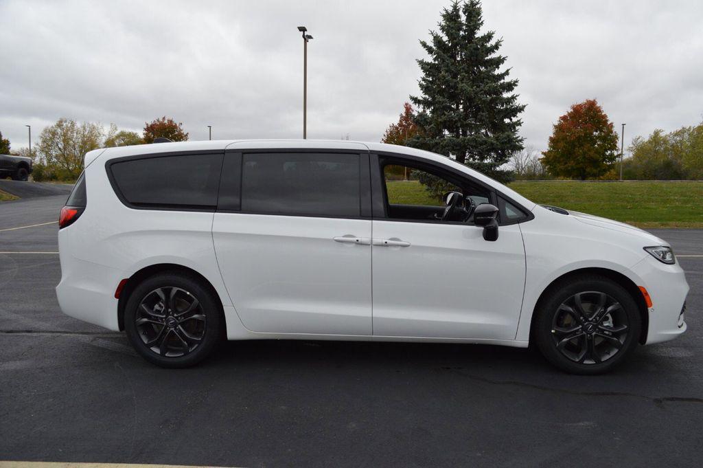 new 2026 Chrysler Pacifica car, priced at $38,499