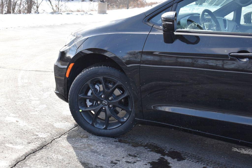 new 2026 Chrysler Pacifica car, priced at $52,883