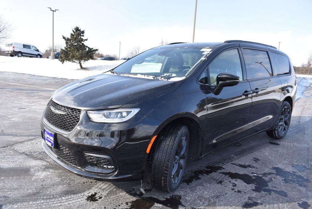 new 2026 Chrysler Pacifica car, priced at $52,883