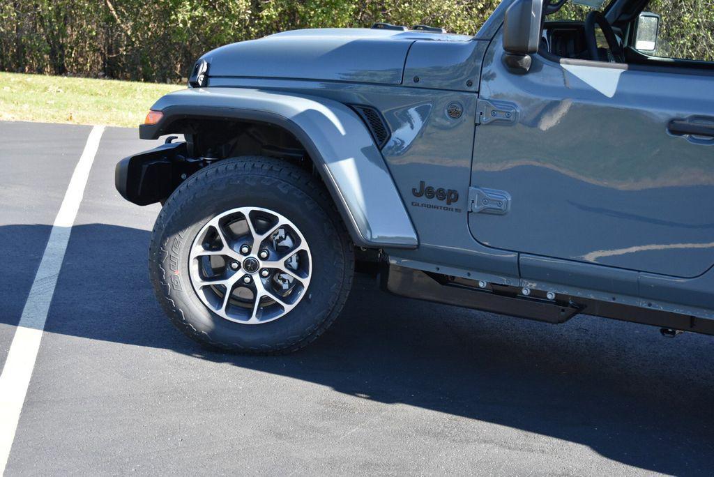 new 2026 Jeep Gladiator car, priced at $46,426