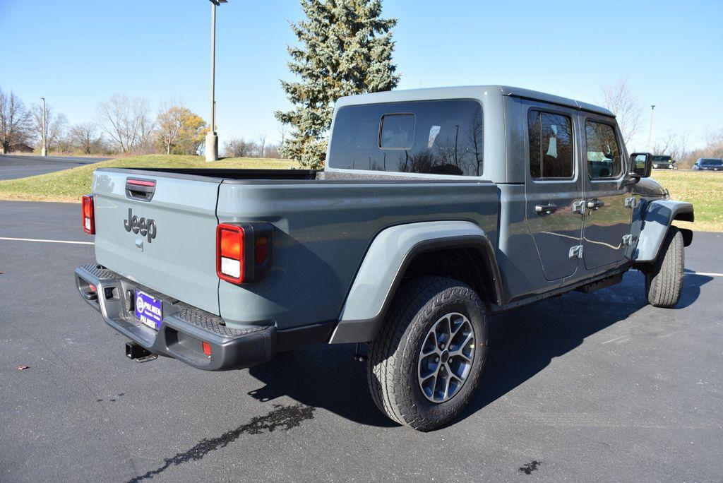 new 2026 Jeep Gladiator car, priced at $46,426