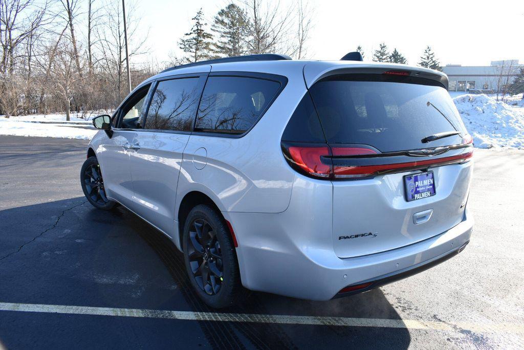 new 2026 Chrysler Pacifica car, priced at $45,817