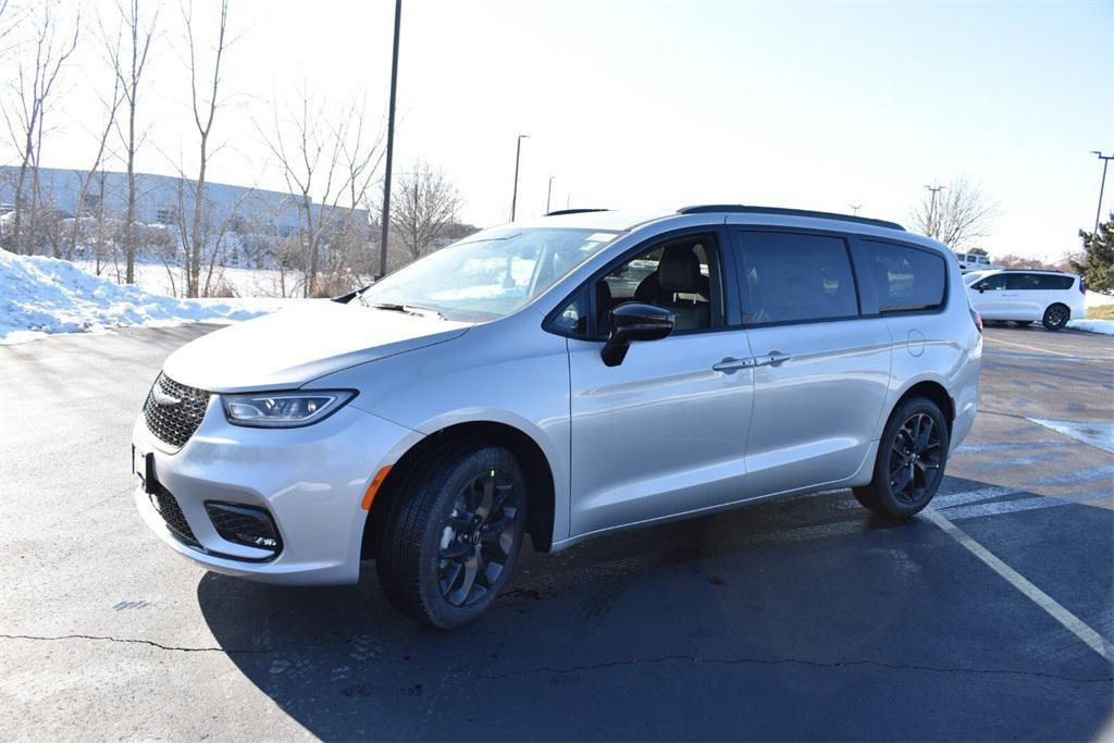 new 2026 Chrysler Pacifica car, priced at $44,499