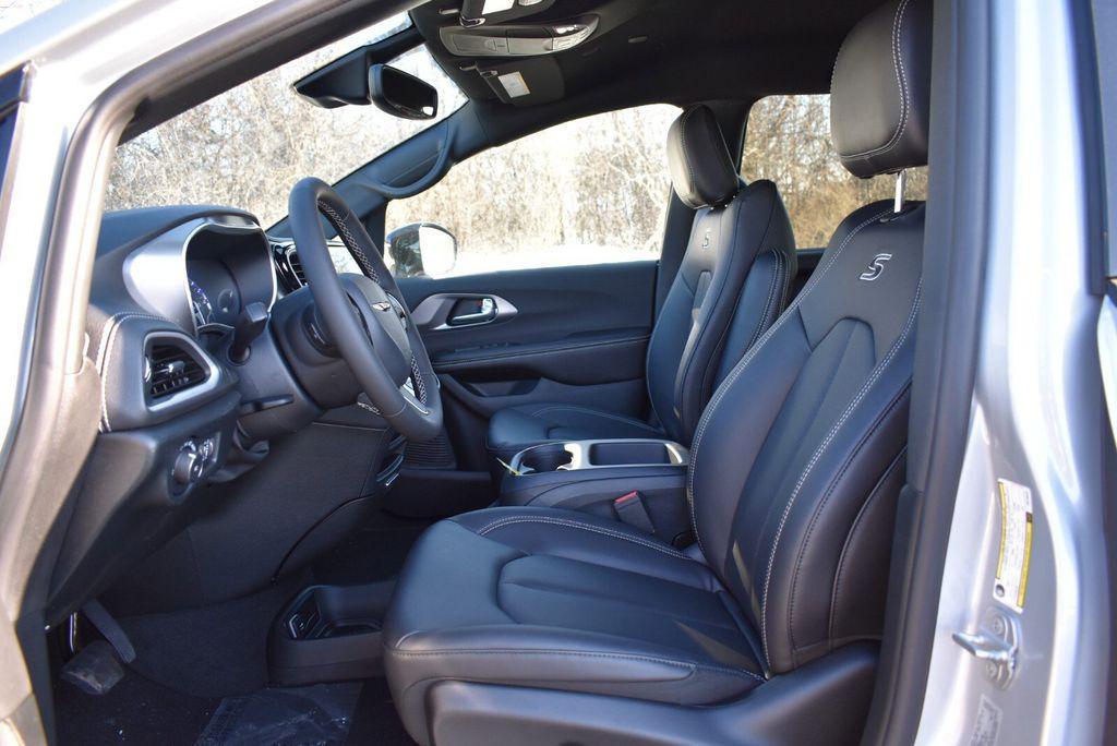 new 2026 Chrysler Pacifica car, priced at $45,817