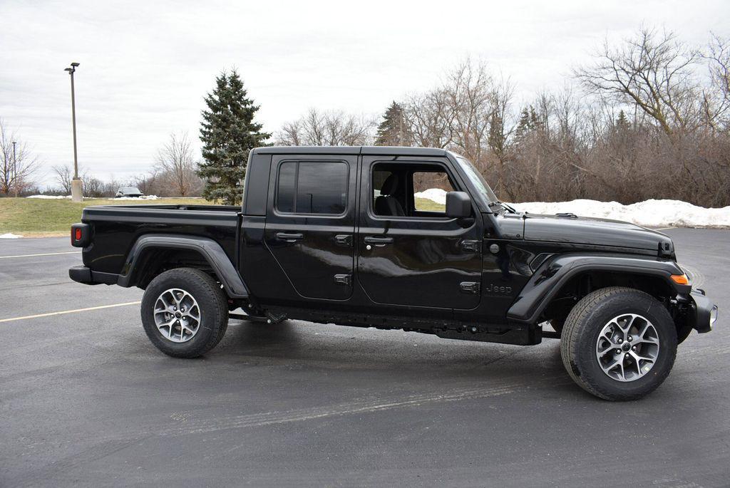 new 2026 Jeep Gladiator car, priced at $43,087