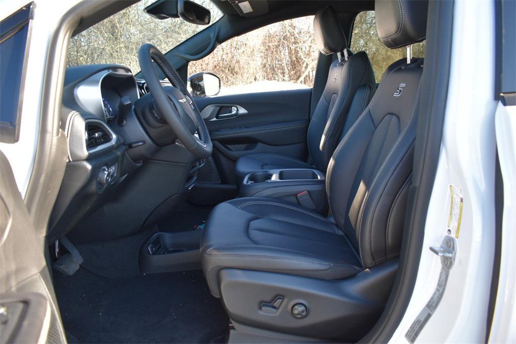 new 2026 Chrysler Pacifica car, priced at $46,371