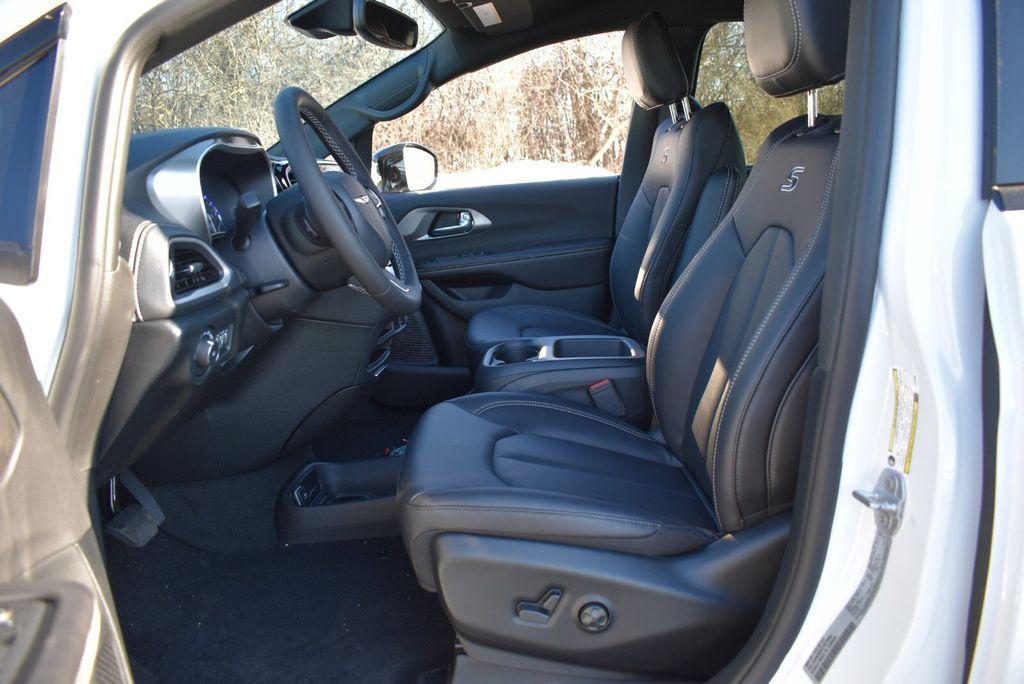 new 2026 Chrysler Pacifica car, priced at $45,371