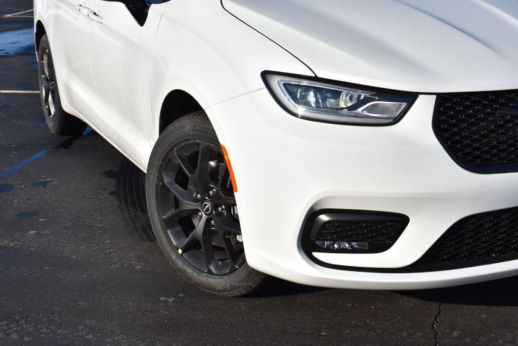 new 2026 Chrysler Pacifica car, priced at $45,371