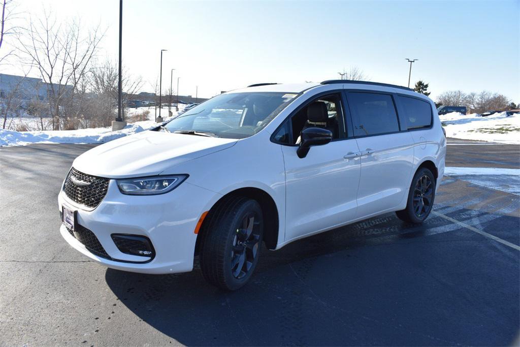 new 2026 Chrysler Pacifica car, priced at $46,371