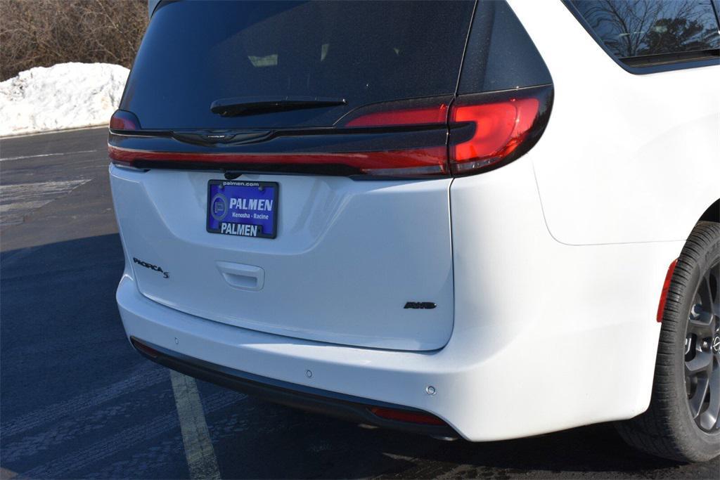 new 2026 Chrysler Pacifica car, priced at $46,371