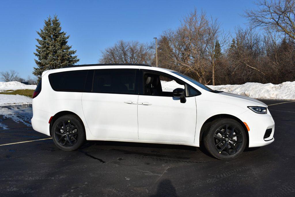 new 2026 Chrysler Pacifica car, priced at $45,371