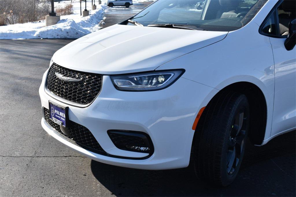 new 2026 Chrysler Pacifica car, priced at $46,371