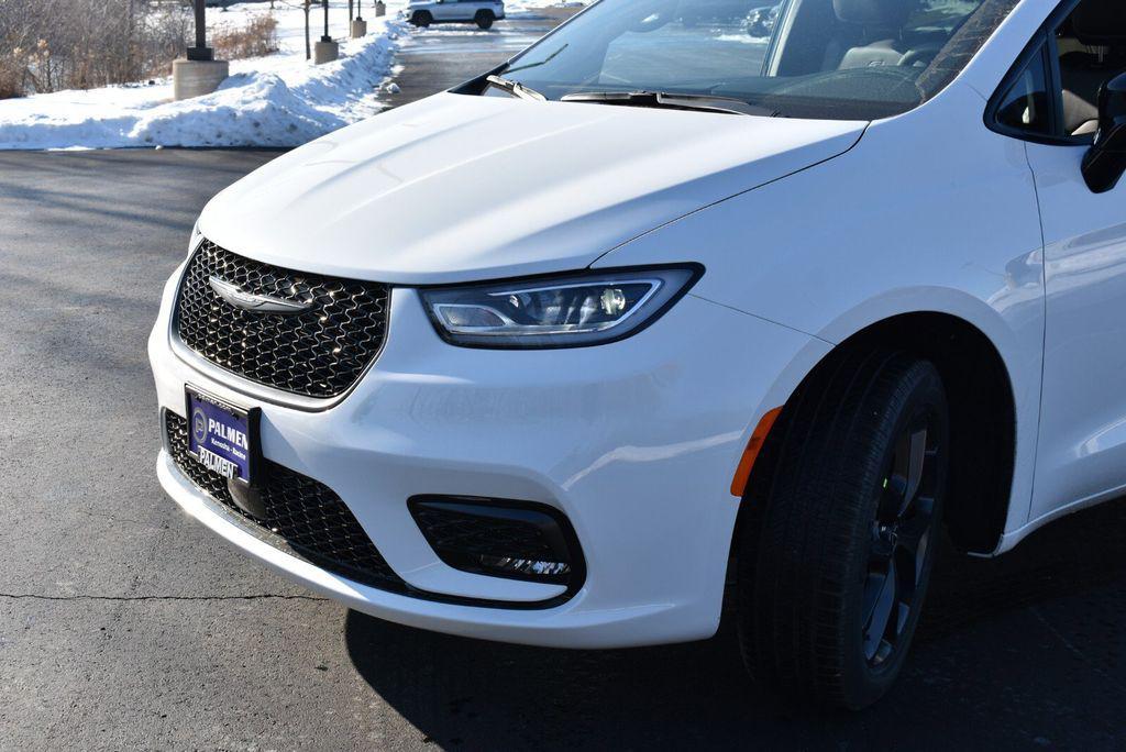 new 2026 Chrysler Pacifica car, priced at $45,371