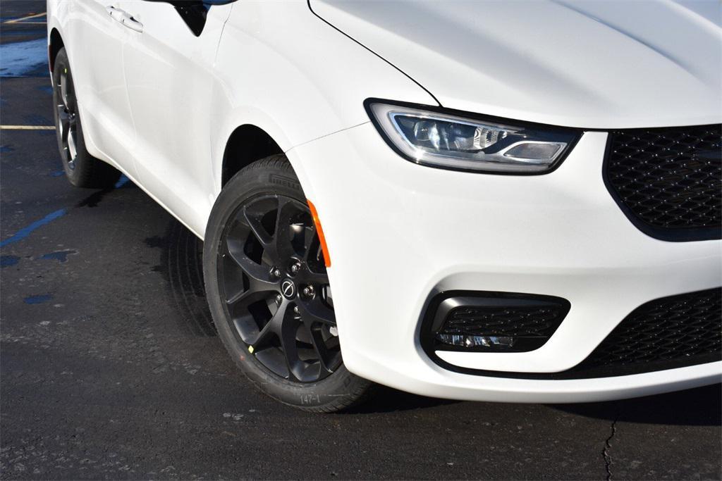 new 2026 Chrysler Pacifica car, priced at $46,371