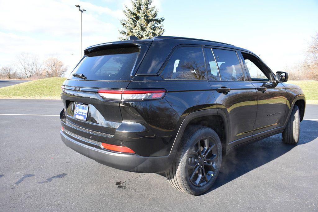 new 2025 Jeep Grand Cherokee car, priced at $47,599
