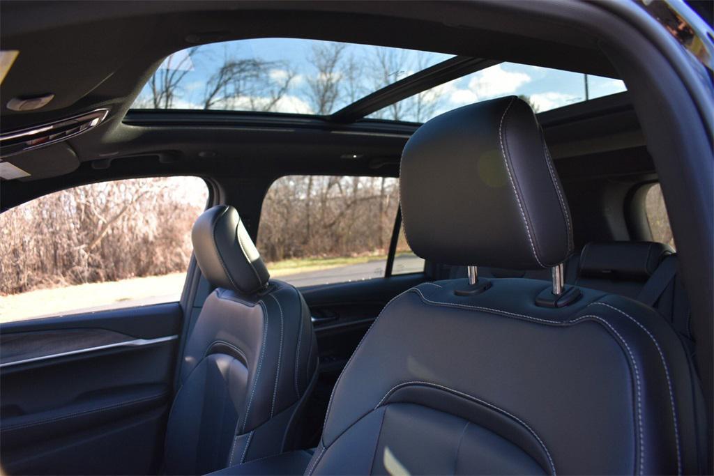 new 2025 Jeep Grand Cherokee car, priced at $47,599