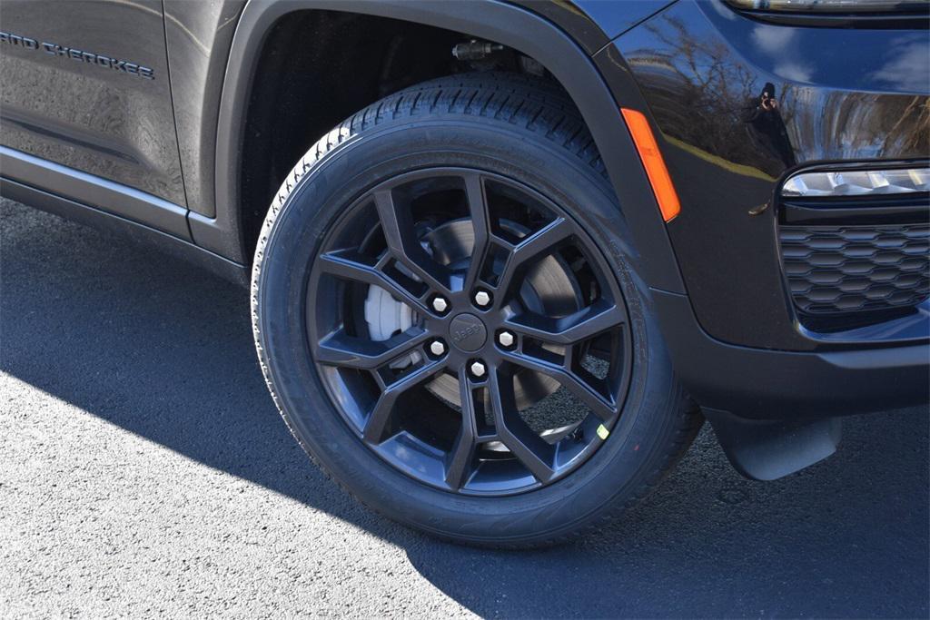 new 2025 Jeep Grand Cherokee car, priced at $47,599