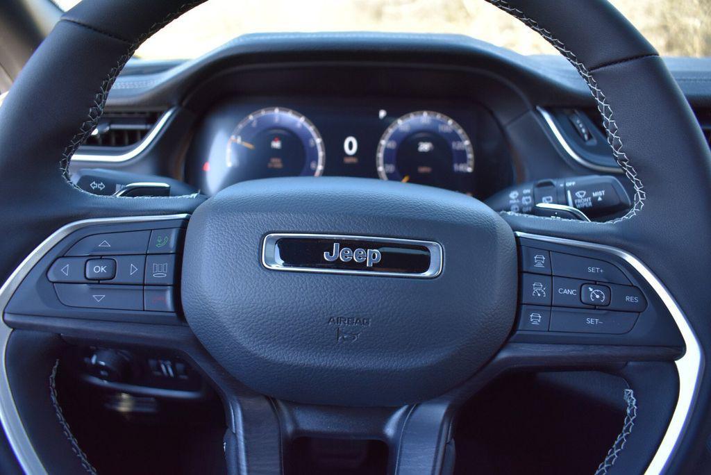 new 2025 Jeep Grand Cherokee car, priced at $47,599