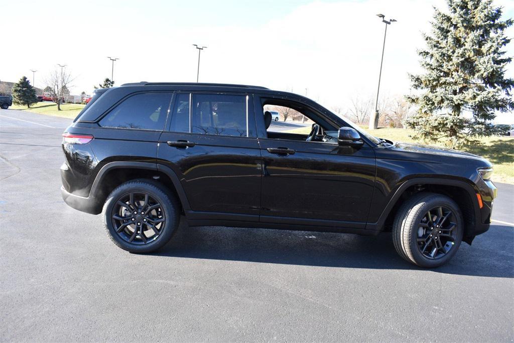 new 2025 Jeep Grand Cherokee car, priced at $47,599