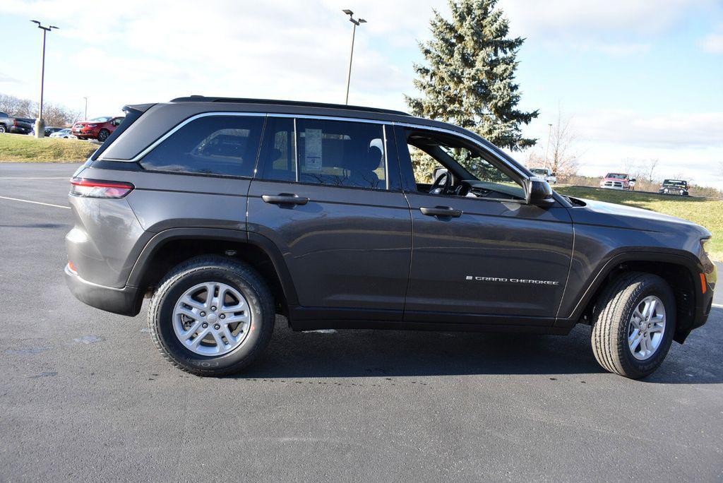 new 2025 Jeep Grand Cherokee car, priced at $37,590